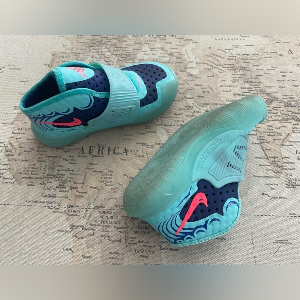 Nike (TD) Ky-Breezy Persian
Violet Aurora Size 9 Water Shoes - Picture 6 of 10